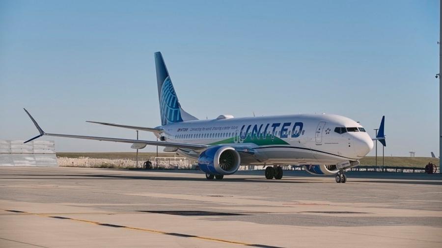 Primeiro avião a decolar com passageiros usando combustível sustentável - United Airlines