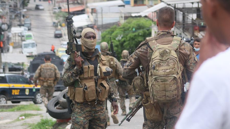 11.fev.2020 - Operação na Vila Cruzeiro, no Complexo da Penha, zona norte carioca - JOSE LUCENA/THENEWS2/ESTADÃO CONTEÚDO