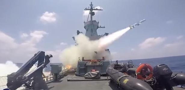 28.mai.2022 - Lançamento de míssil Harpoon, que a Ucrânia quer usar contra navios russos