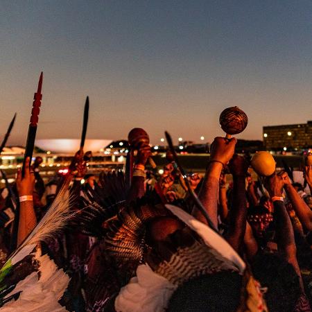 Protesto indígena durante Acampamento Terra Livre em 2022, pela demarcação de terras indígenas e contra pautas antiambientais no Congresso - Mídia Ninja