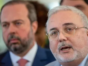 Presidente da Petrobras tenta tomar conselho, e Silveira reverte manobra