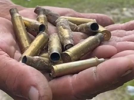 PMs deixaram ao menos 15 cápsulas de fuzil em ação que deixou quatro mortos em São Vicente (SP) - Herculano Barreto Filho/UOL