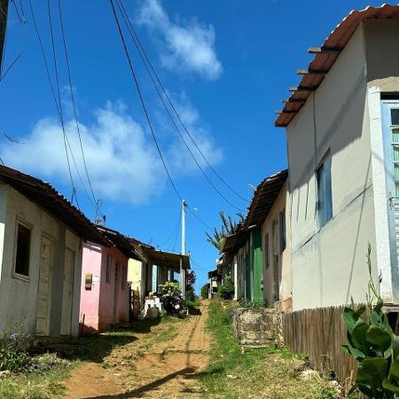 Uma das ruas da ilha habitada de Fernando de Noronha