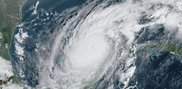 Imagem de satélite mostra furacão Milton no Golfo do México, aproximando-se dos EUA