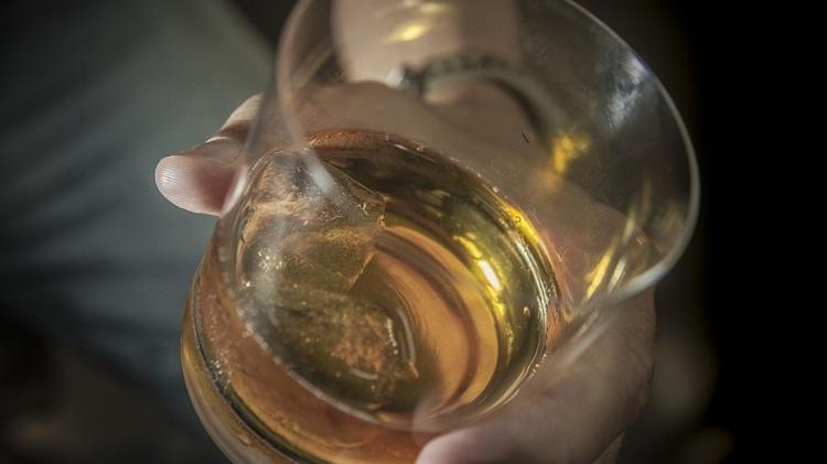 Reduzir o consumo de álcool pode reduzir o risco de câncer Reduzir o consumo de álcool pode reduzir o risco de câncer