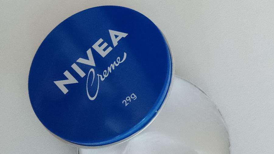 Creme hidratante Nivea pode ser aplicado em áreas mais ressecadas, como mãos, pés, joelhos e calcanhares Creme hidratante Nivea pode ser aplicado em áreas mais ressecadas, como mãos, pés, joelhos e calcanhares
