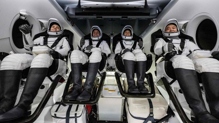 Astronautas dentro da cápsula Dragon, da SpaceX, Astronautas dentro da cápsula Dragon, da SpaceX,