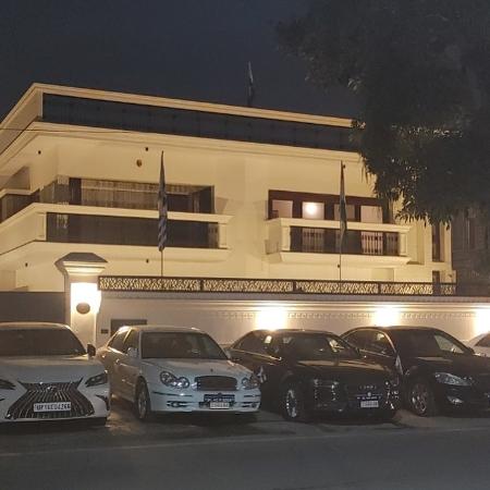 Prédio comercial em que homem é suspeito de administrar embaixada falsa Prédio comercial em que homem é suspeito de administrar embaixada falsa