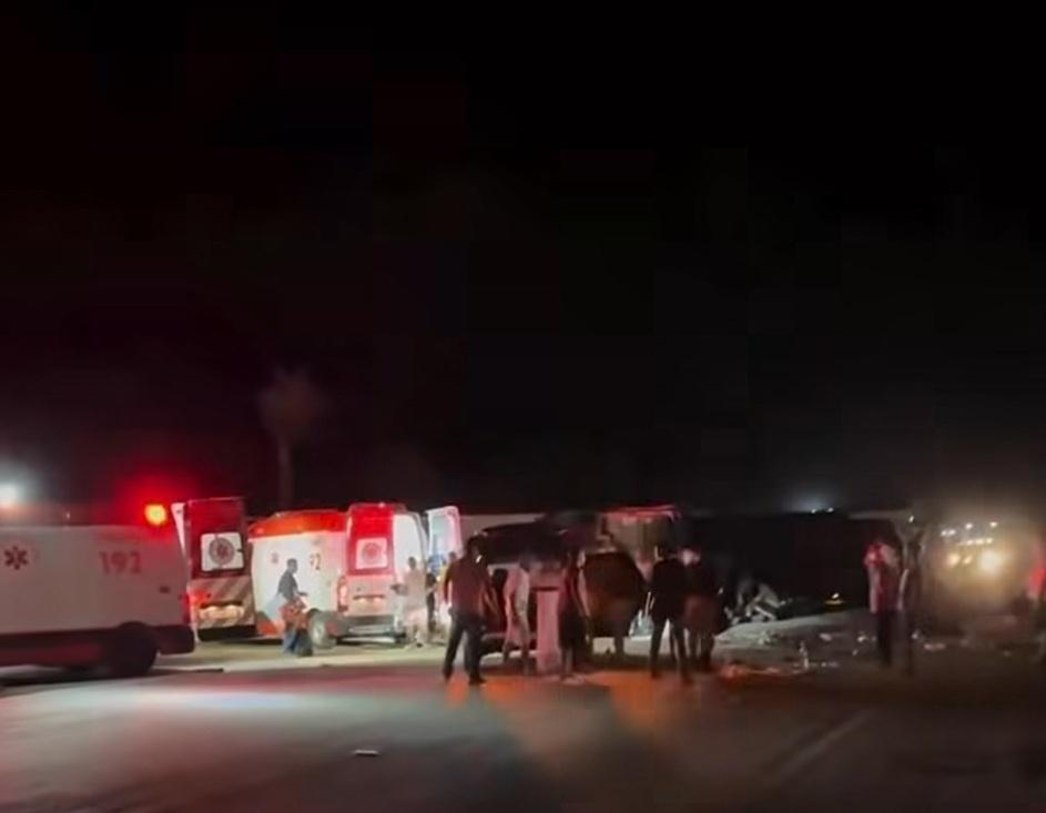 Colisão entre ônibus e caminhão deixou pessoas mortas na BR-116, em Cachoeira do Pajeú - undefined