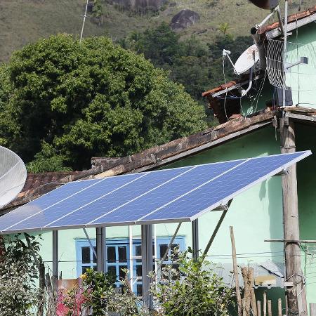 Após anos de dificuldade com energia elétrica, os moradores da comunidade do Bonete instalaram placas solares Após anos de dificuldade com energia elétrica, os moradores da comunidade do Bonete instalaram placas solares