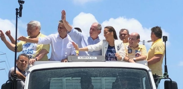 Ciro Gomes (PDT) em carreata em Fortaleza