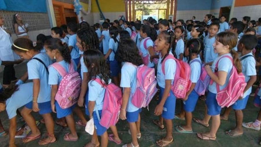 Alunos da Casa Meio Norte em foto de arquivo; a despeito de condições adversas, escola pública conseguiu que 100% de seus alunos do 5º ano tivessem aprendizado adequado de matemática e português - João Bittar/Central de Mídia do MEC/BBC