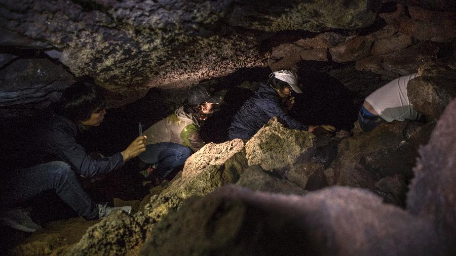 Turistas exploram caverna na ilha Jeju, na Coreia do Sul - Woohae Cho/The New York Times