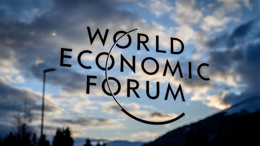  Imagem do letreiro do Fórum Econômico Mundial (WEF) é visto antes da reunião anual em Davos - Fabrice Coffrini/AFP