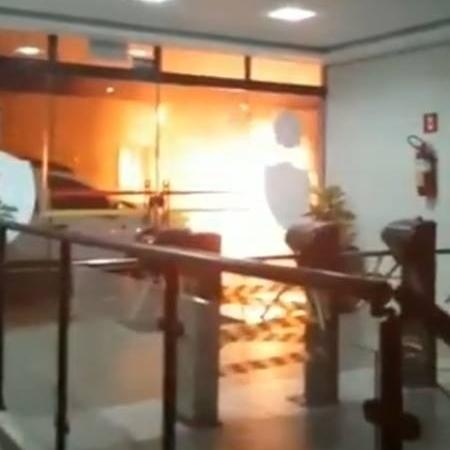 Quadrilha explodiu caixas eletrônicos de bancos em Botucatu na madrugada de quinta-feira (30) - Reprodução/Twitter