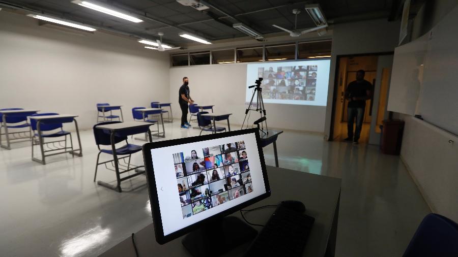  Sala preparada para possível volta às aulas no Colégio Visconde de Porto Seguro, em São Paulo; consultorias foram contratadas para preparação - ALEX SILVA/ESTADÃO CONTEÚDO