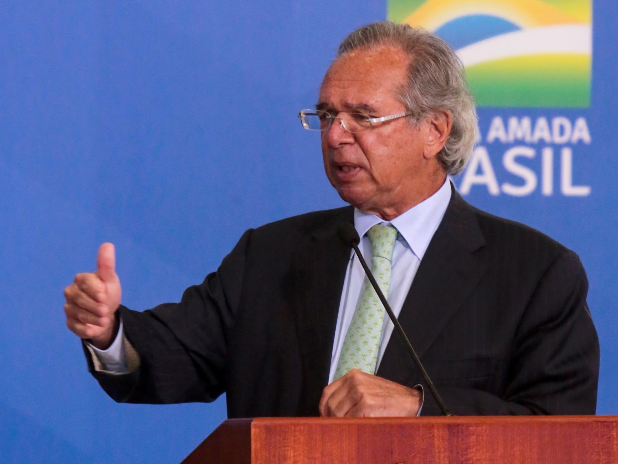 Guedes: 'Vamos retirar auxílio e vamos nos concentrar em entregar as vacinas'