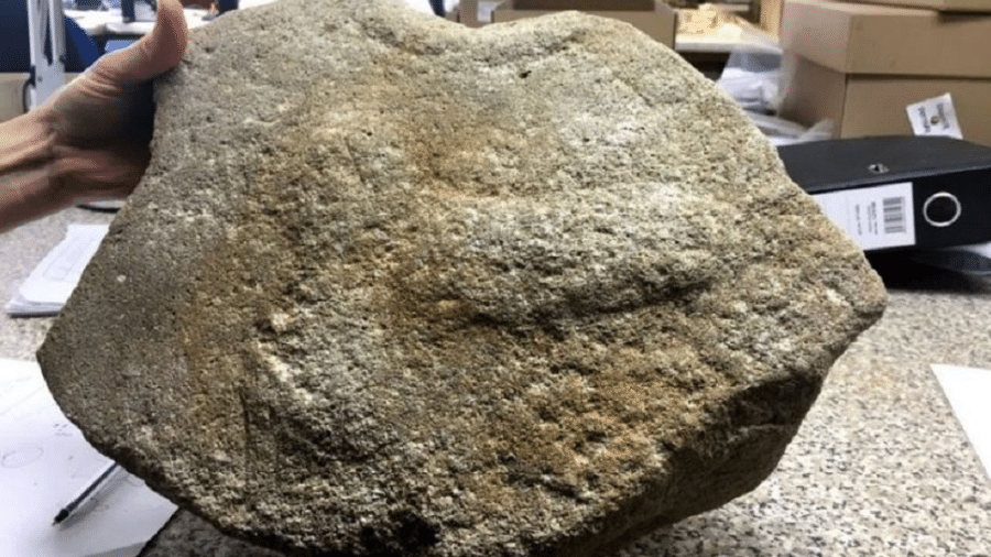 Pênis gravado em rocha milenar é encontrado no Reino Unido - Reprodução/Highways England