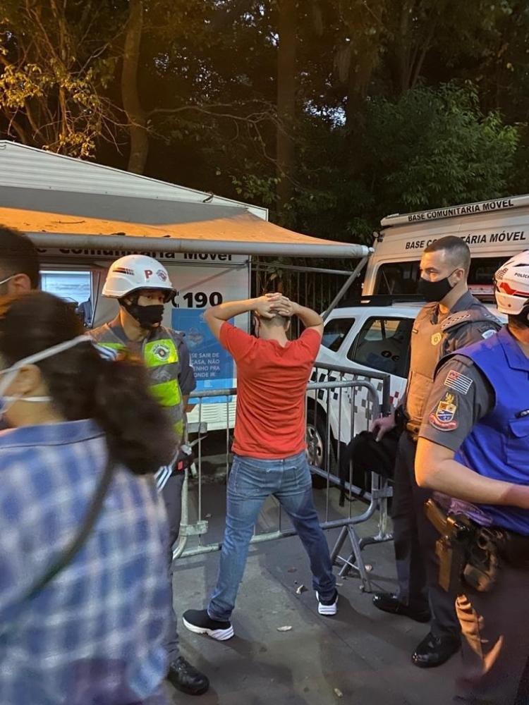 Durante o protesto na avenida Paulista, um homem foi preso pela polícia por furto de celular - Anahi Martinho/UOL