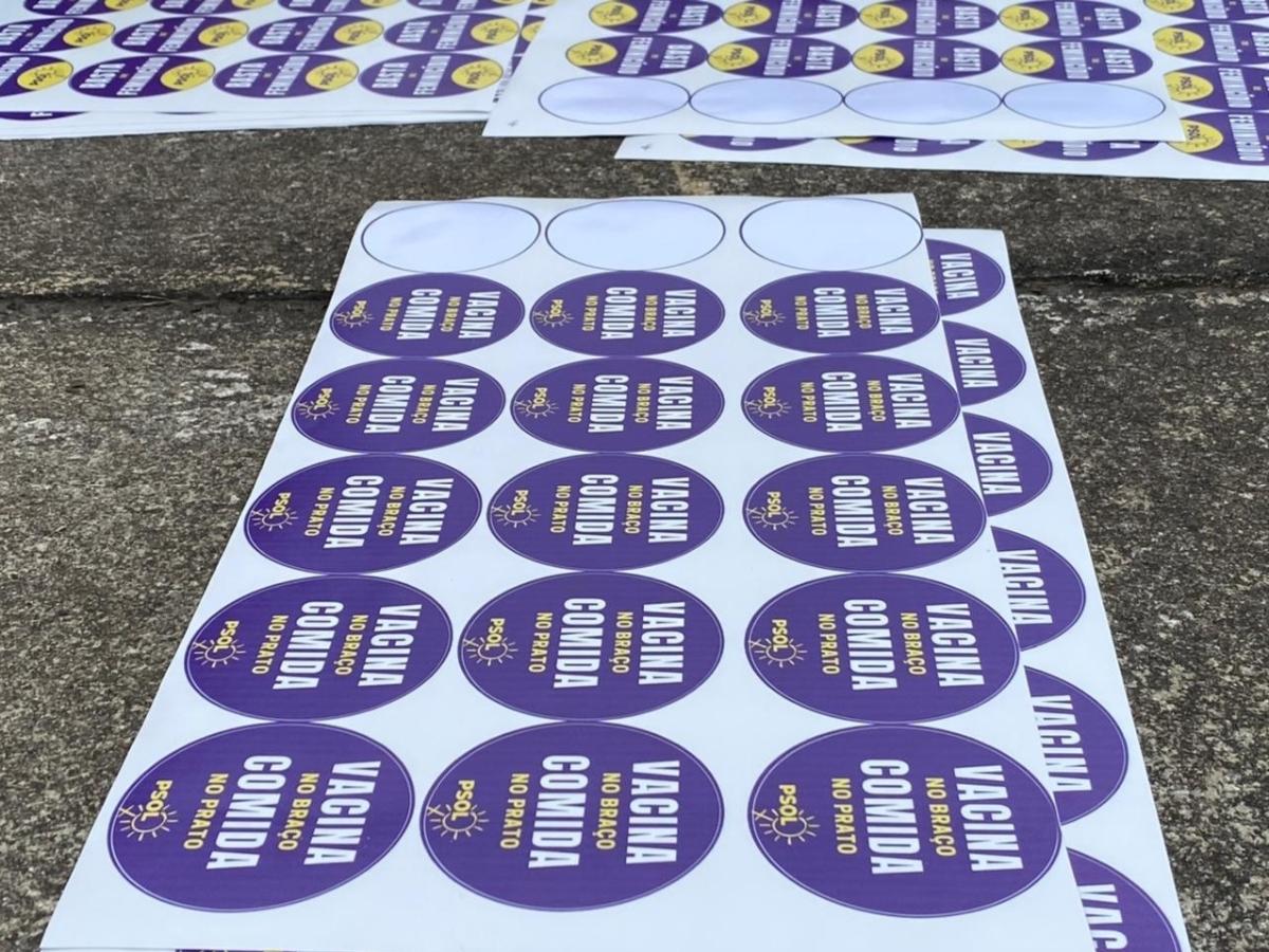 Manifestantes se mobilizam na avenida Presidente Vargas, centro do Rio, para ato contra o presidente Jair Bolsonaro - Herculano Barreto Filho/UOL