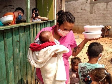 Fome no Brasil: Consumo de pé de galinha e 5 dados que mostram quadro