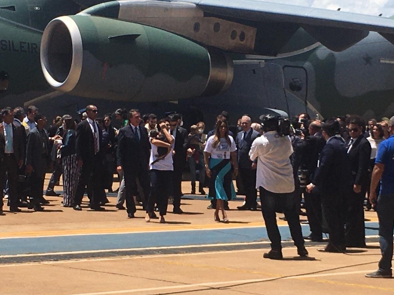 Bolsonaro tenta lucrar com resgate de brasileiros que demorou para fazer