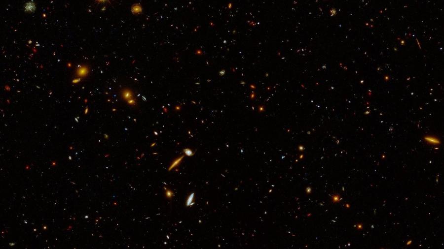 Imagem capturada pelo Telescópio Espacial Hubble mostra uma região no espaço com cerca de 5.000 galáxias localizadas a bilhões de anos-luz de distância. - NASA/STScI/Harry Teplitz (Caltech/IPAC)