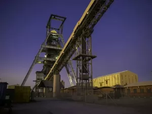 Queda de elevador em mina deixa 11 mortos e 75 feridos na África do Sul