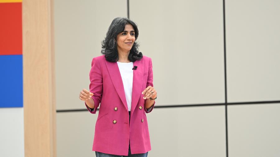 Aparna Pappu, vice-presidente de Google Workspace, fala como o plataforma de IA Gemini irá funcionar no Gmail