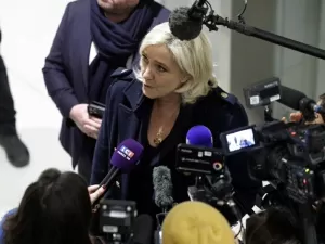 Líder da extrema direita francesa, Marine Le Pen pode ser presa e se tornar inelegível