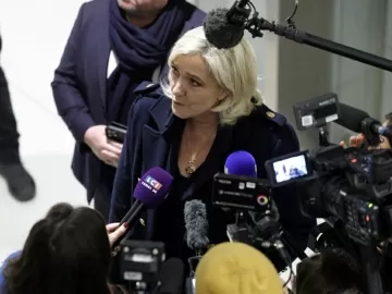 Le Pen pede que Macron avalie renúncia: 'Responsável pela situação atual'