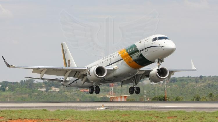 O modelo de avião VC-2, da FAB, pousando em Brasília O modelo de avião VC-2, da FAB, pousando em Brasília