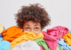 Como desamassar roupas em minutos? 2 dicas sem precisar de ferro de passar (Foto: Freepik)