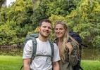 Casal larga tudo, visita 14 países e quer voltar à CLT: 'Din