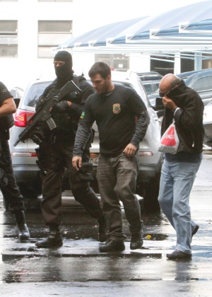 3.jul.2017 - Suspeito é preso na Operação Ponto Final - Onofre Veras/Photo Premium/Agência O Globo