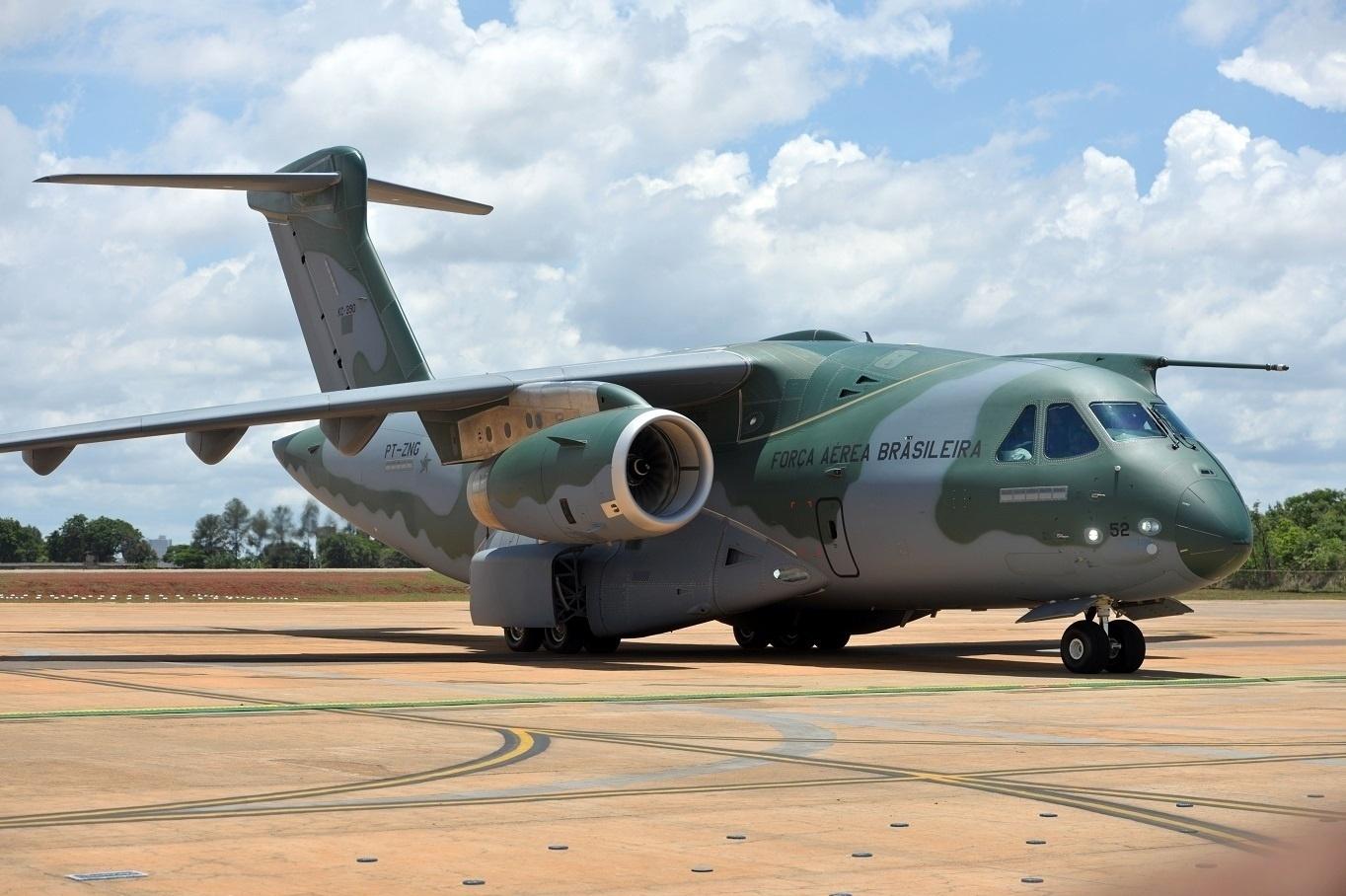 Resultado de imagem para AO VIVO! Bolsonaro em GoiÃ¡s - Recebimento da Aeronave Embraer KC-390 pela FAB - 04/09/2019