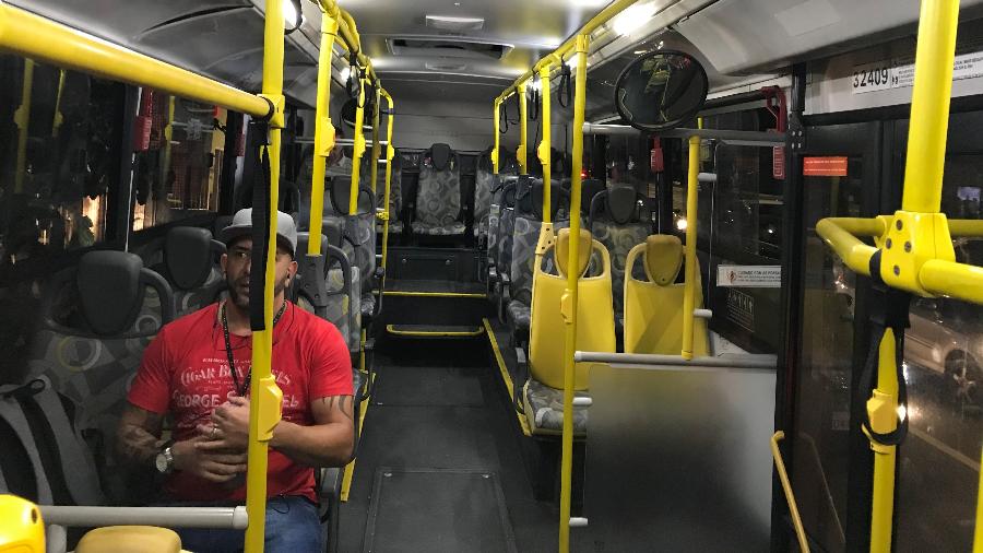 Ônibus transporta somente um passageiro no horário de pico em São Paulo - Felipe Pereira