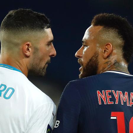 Neymar discute com Alvaro Gonzalez durante partida do PSG contra o Olympique Marselha pelo Campeonato Francês - 