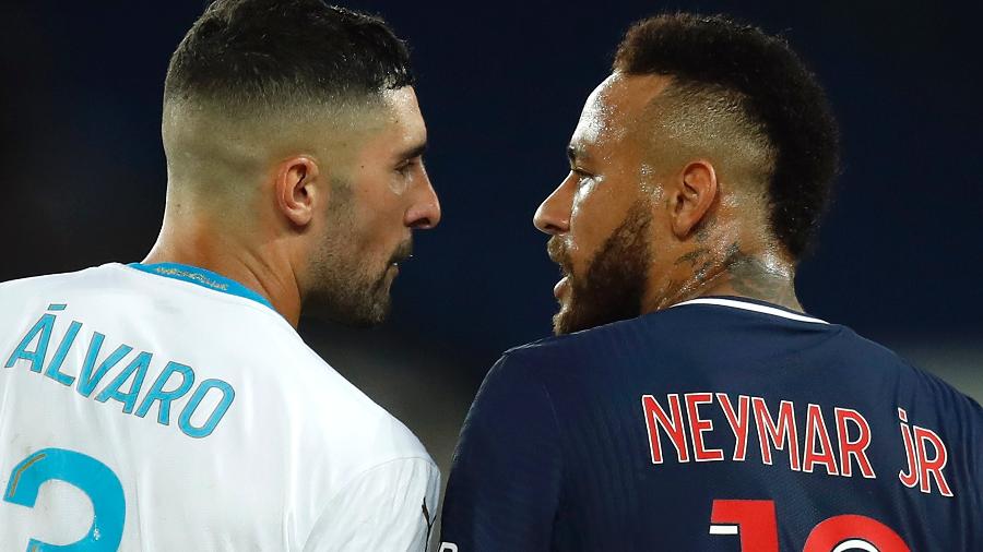 Neymar discute com Álvaro González durante partida do PSG contra o Olympique Marselha pelo Campeonato Francês - 