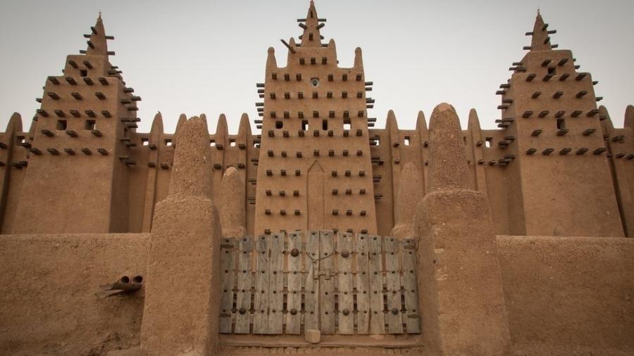 As mudanças climáticas têm reduzido a disponibilidade de adobe de alta qualidade para construções históricas em Djenné, no Mali - Getty Images