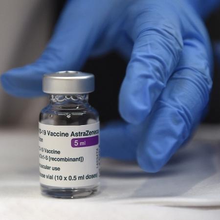 Arquivo - AstraZeneca também informou que a vacina foi efetiva em 80% em pessoas com mais de 85 anos - Miguel Riopa/AFP