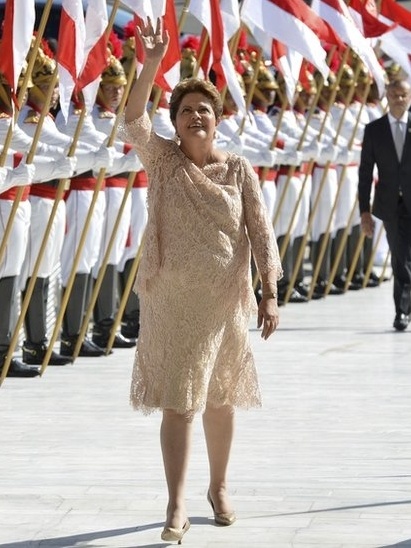 Joguinho on-line para você fazer a Dilma correr (ou não) do impeachment