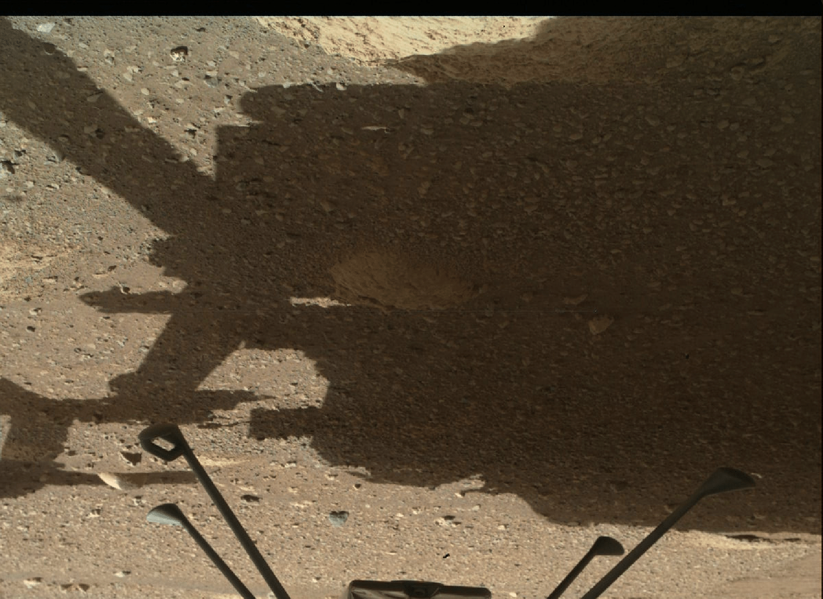 Eis aí o helicóptero Ingenuity em foto feita em 30 de março com a câmera Sherloc - Nasa/JPL-Caltech