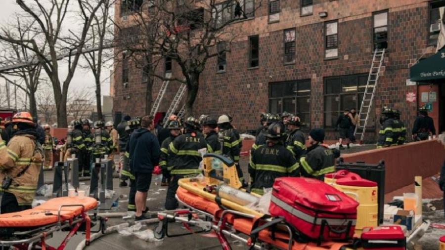 Incêndio em prédio em Nova York (EUA) - Reprodução/CNN.com