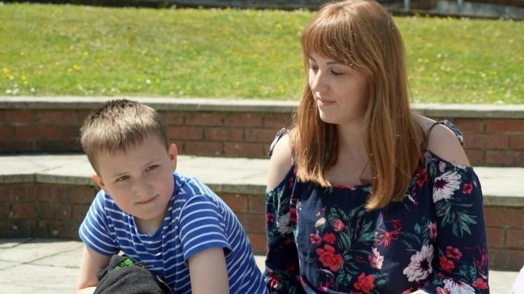 Kateryna and her children feel safe away from the war in Ukraine, but can't help thinking and worrying about family members who haven't abandoned them - BBC - BBC