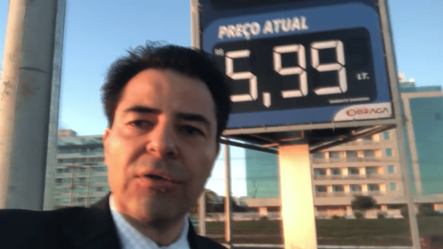 O ministro de Minas e Energia, Adolfo Sachsida gravou o vídeo em um posto de combustíveis em Brasília - Reprodução/Twitter/@ASachsida