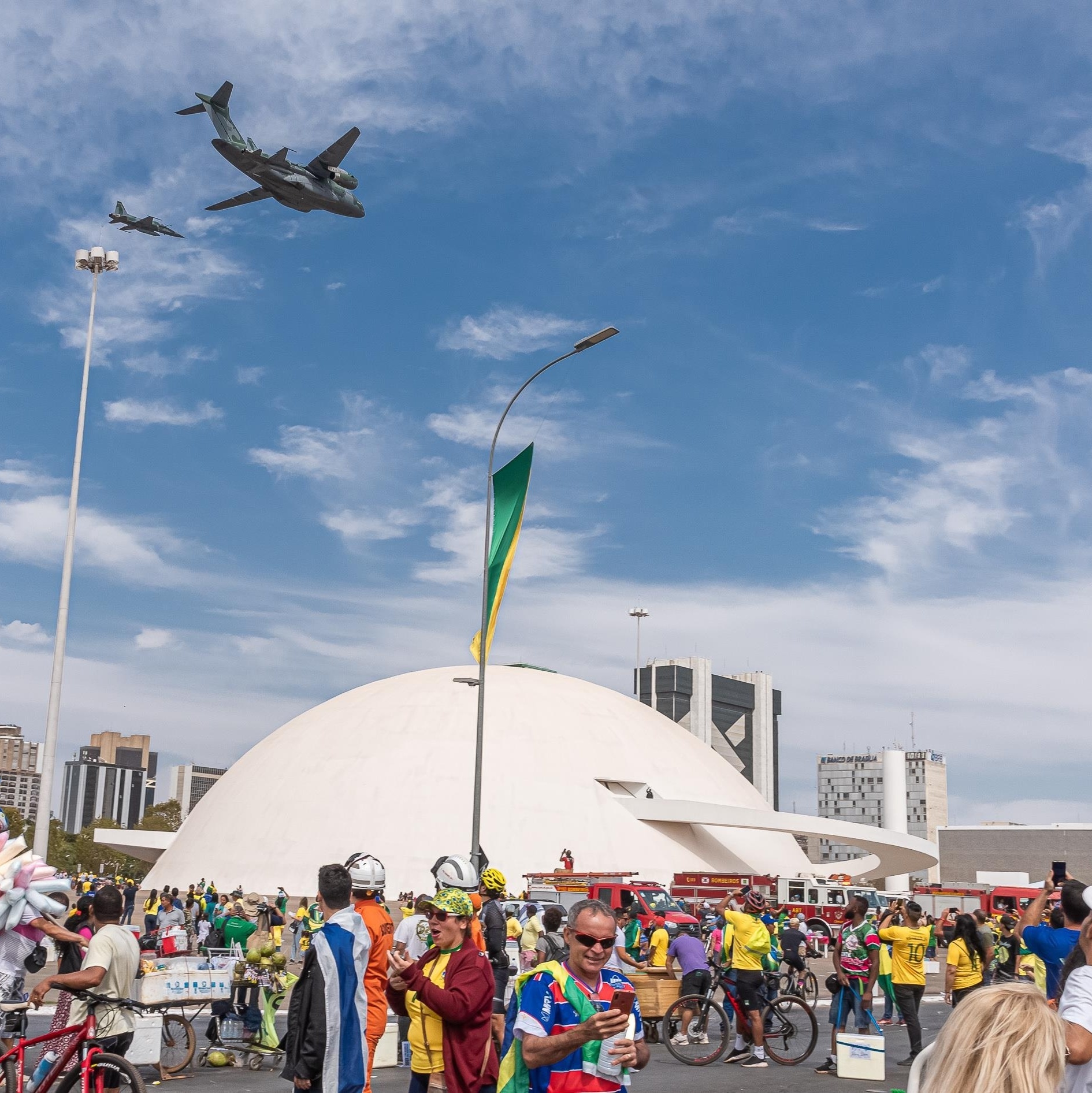 File:Aviões sobrevoam Brasília no desfile de 7 de setembro