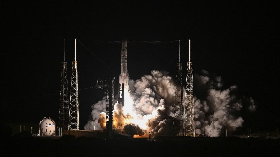 Foguete Vulcan Centaur, durante lançamento no Cabo Canaveral, na Flórida (EUA); missão privada tem como objetivo pousar na Lua no fim de fevereiro