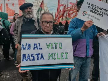 Argentina: polícia usa gás em protesto de idosos contra medida de Milei