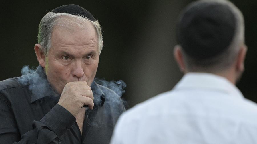 O embaixador da Argentina nos EUA, Gerardo Werthein, durante o tradicional Festival de Luzes Judaico de Hanukkah em Buenos Aires em 12 de dezembro de 2023 - JUAN MABROMATA/AFP